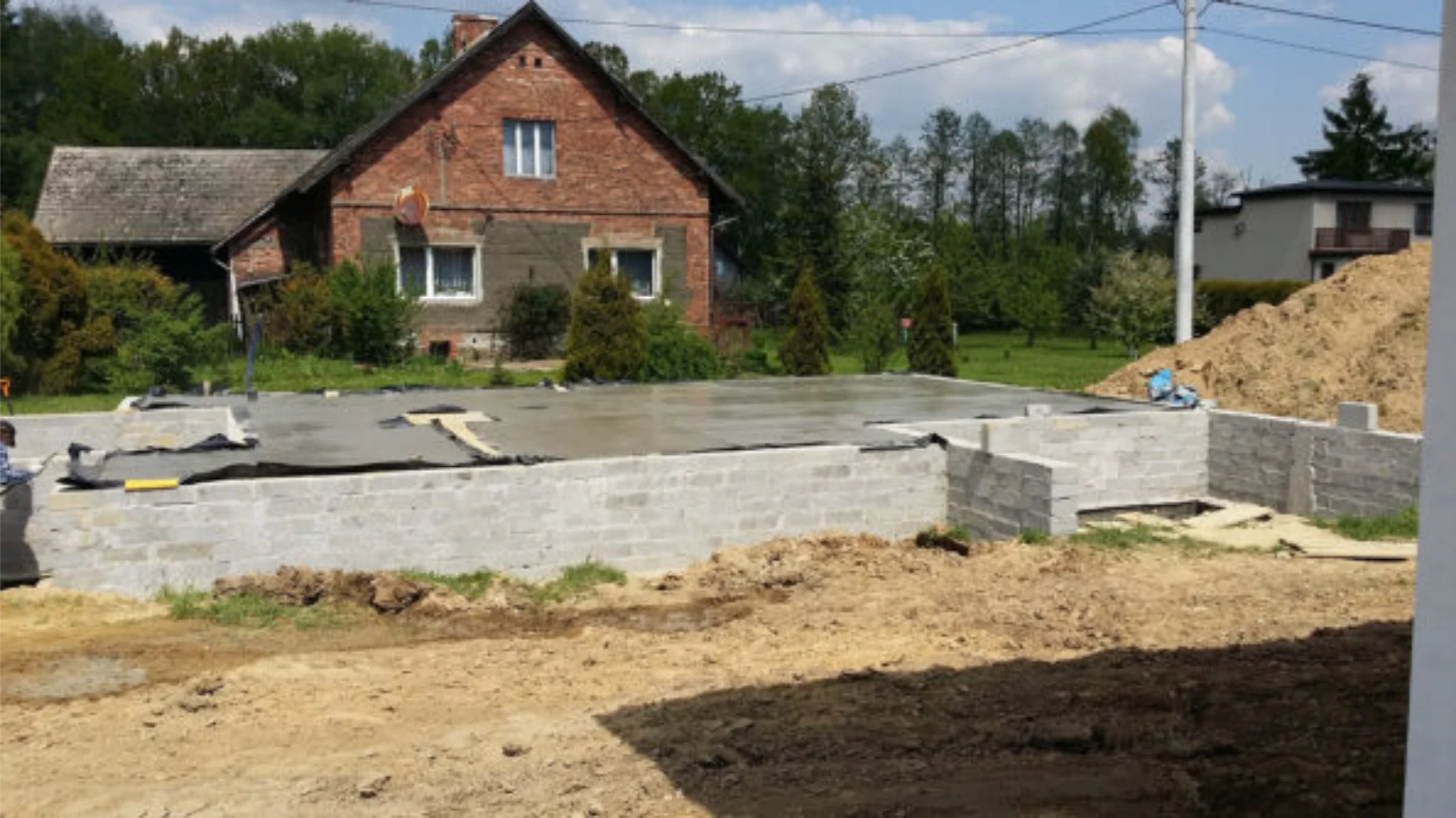 Ocieplenie fundamentów pianą PUR – zdjęcie 2